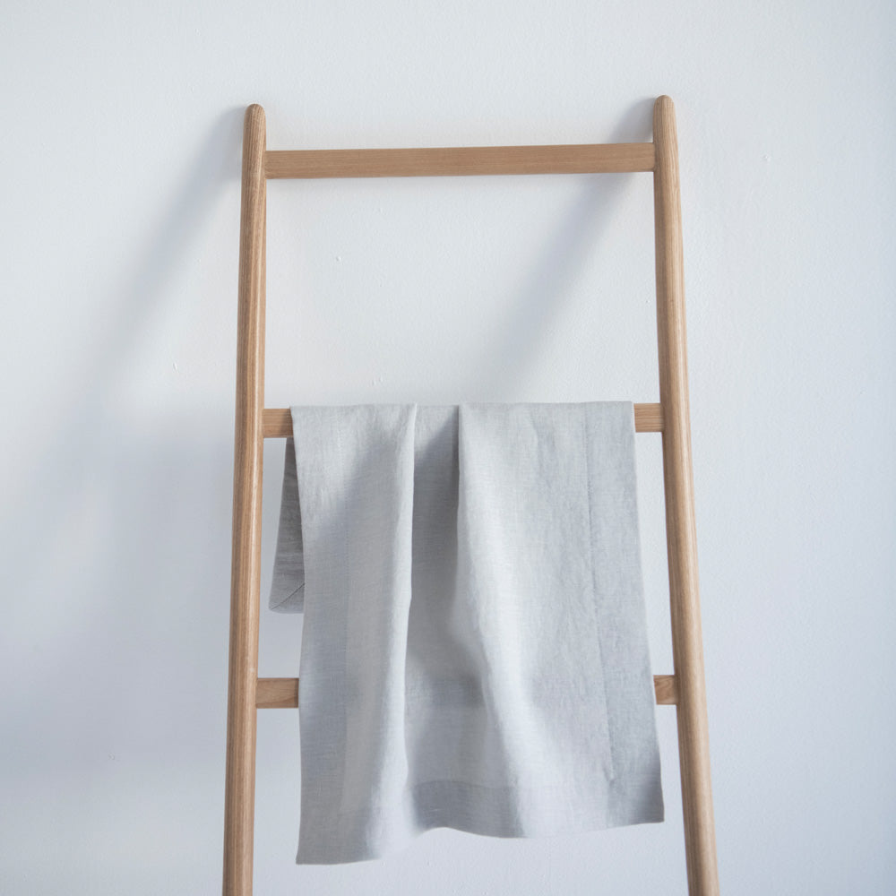 prostirka-za-kupatilo-siva