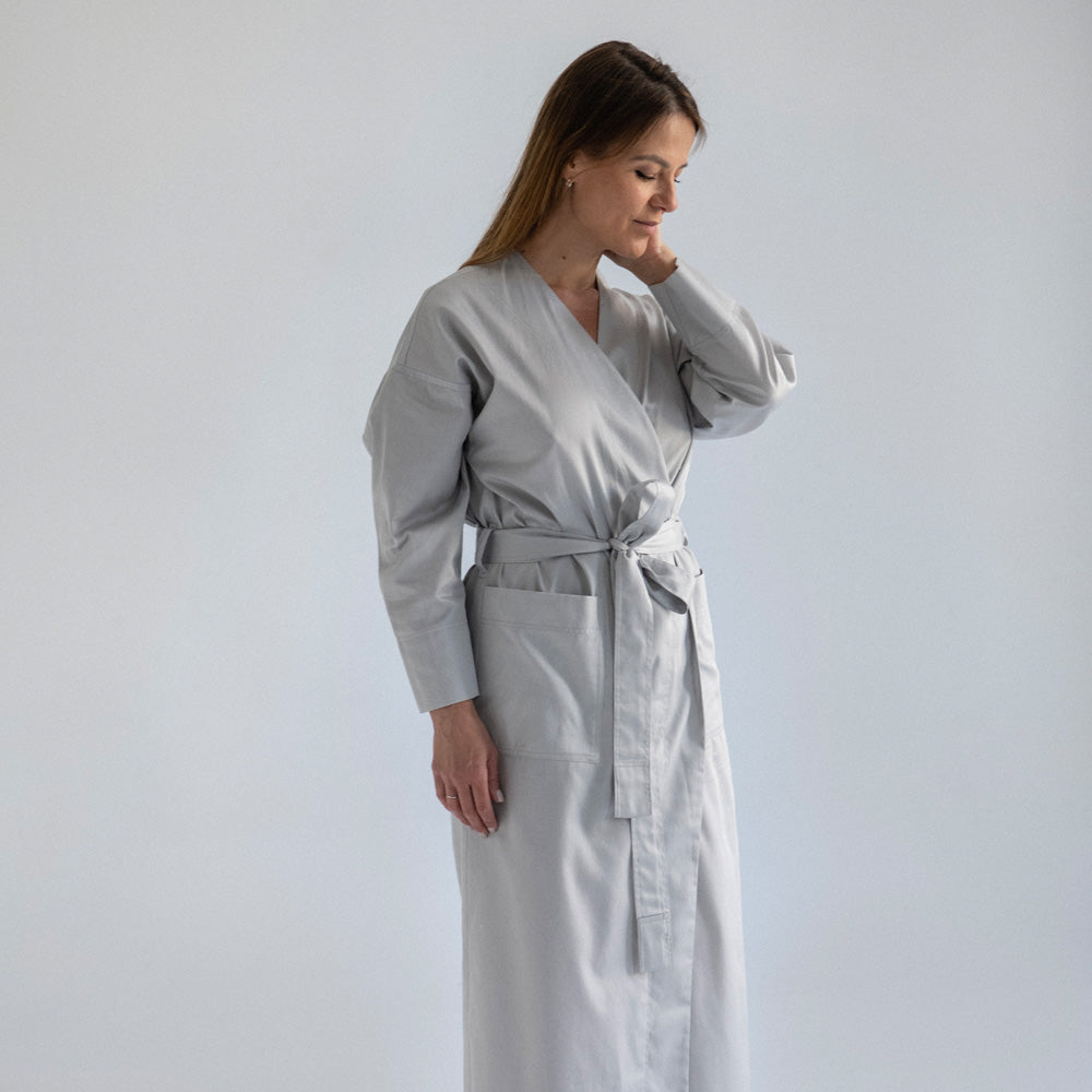 zenski-bademantil-dugacki-sivi