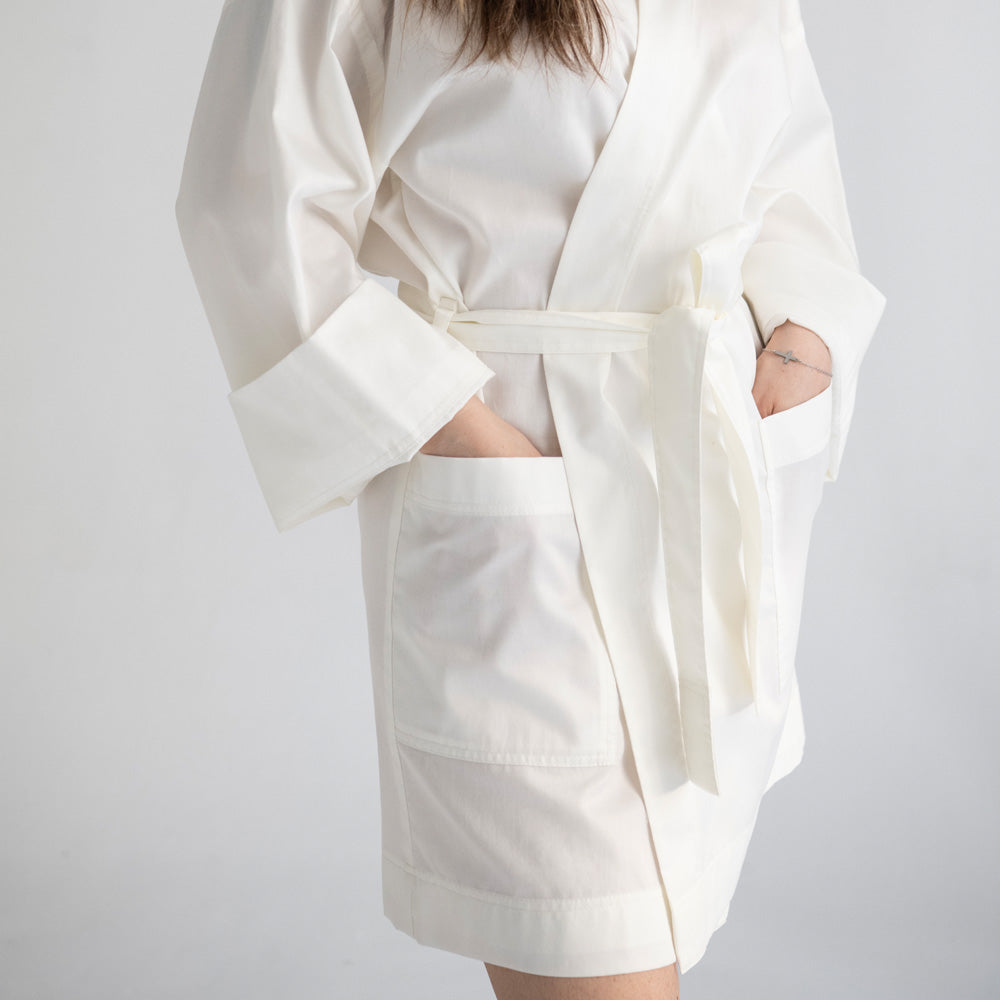 zenski-bademantil-kratak-beli