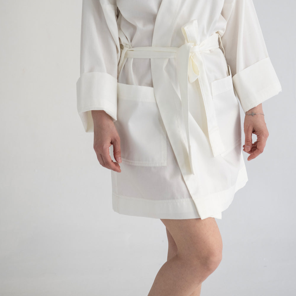 zenski-bademantil-kratak-beli