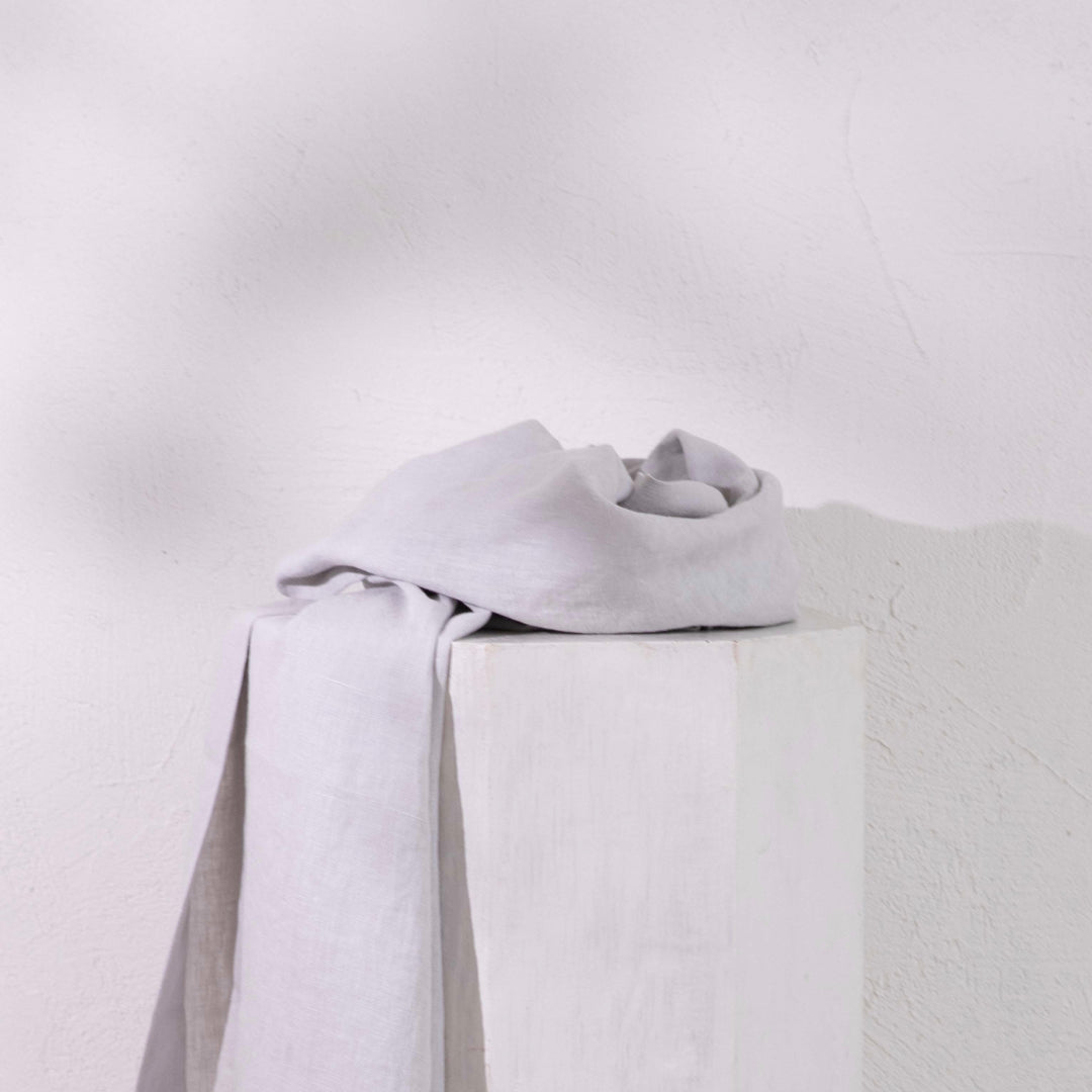 peskir-od-ispranog-lana-sivi