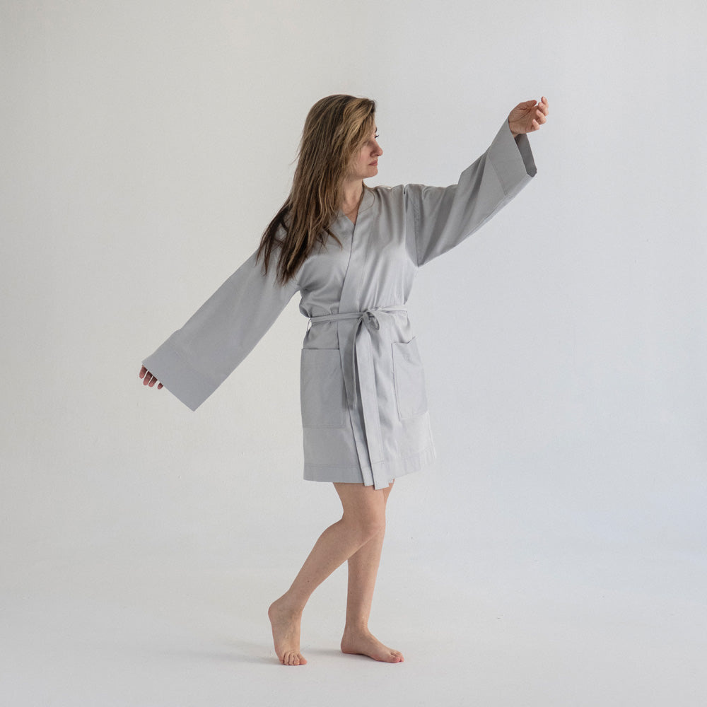 zenski-bademantil-kratak-sivi