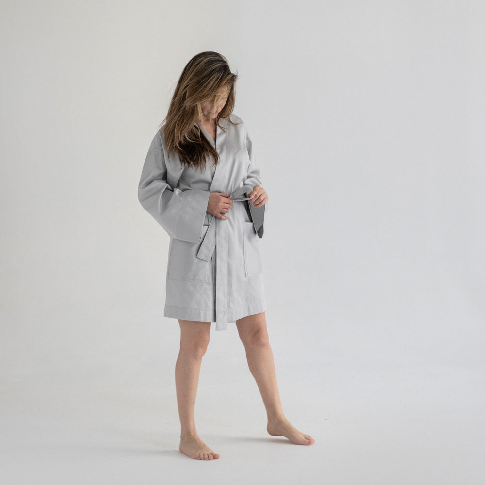 zenski-bademantil-kratak-sivi