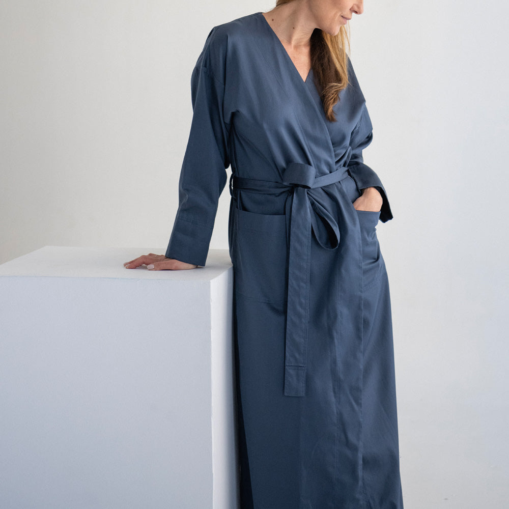 zenski-bademantil-dugacki-plavi