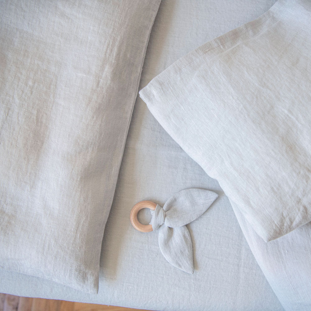 komplet-posteljina-za-krevetac-svetlosiva