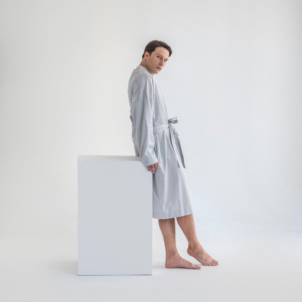 muski-bademantil-sivi