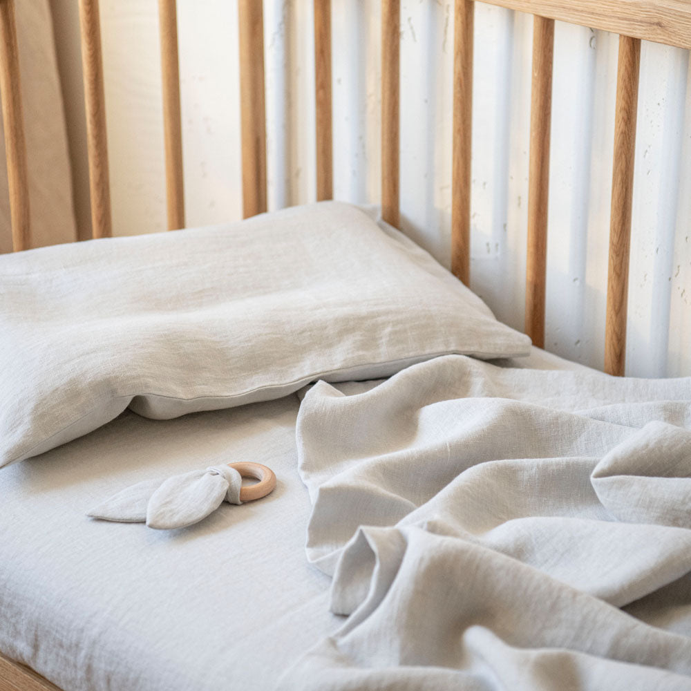 lanena-posteljina-za-bebe-svetlosiva