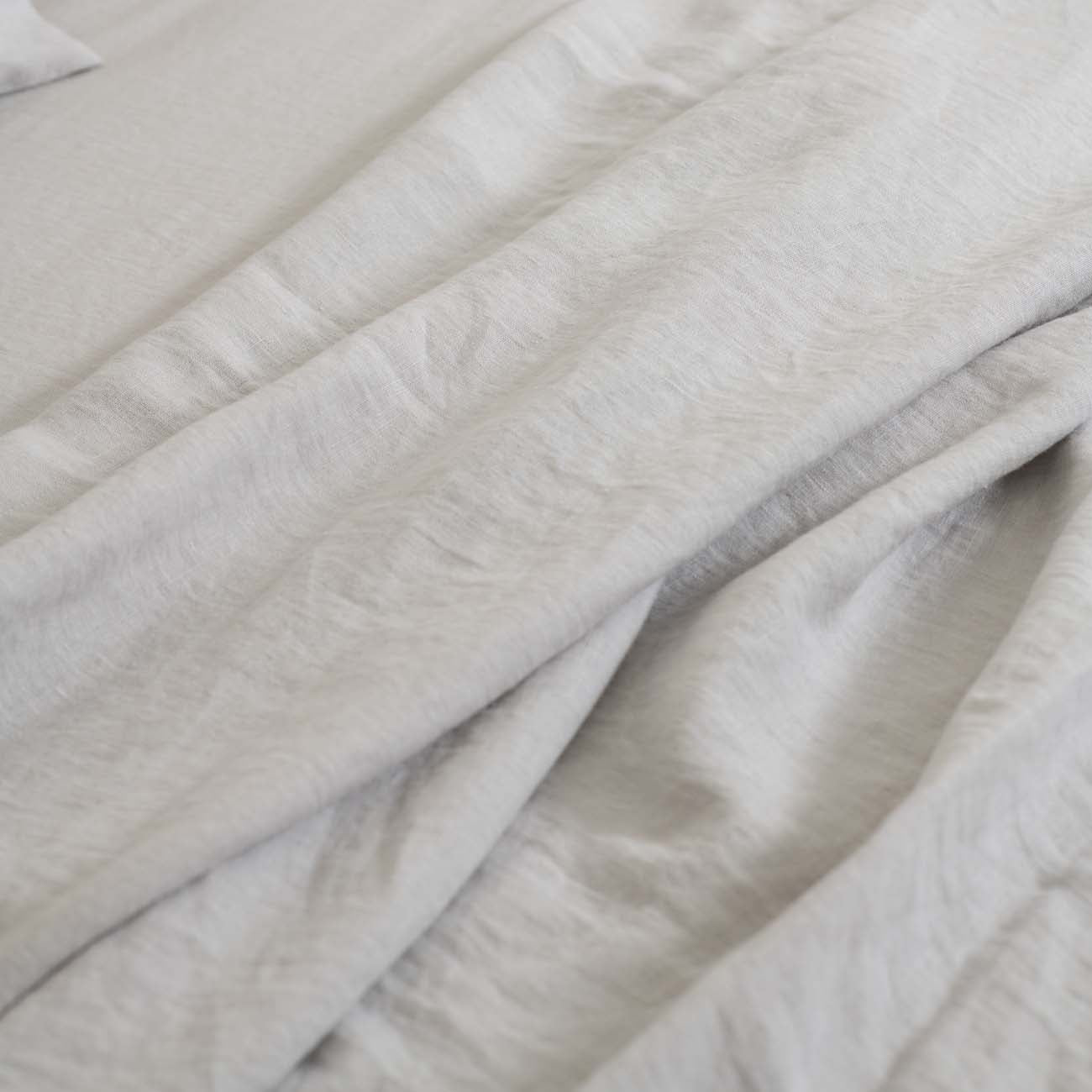 letnji-pokrivac-isprani-lan-sivi