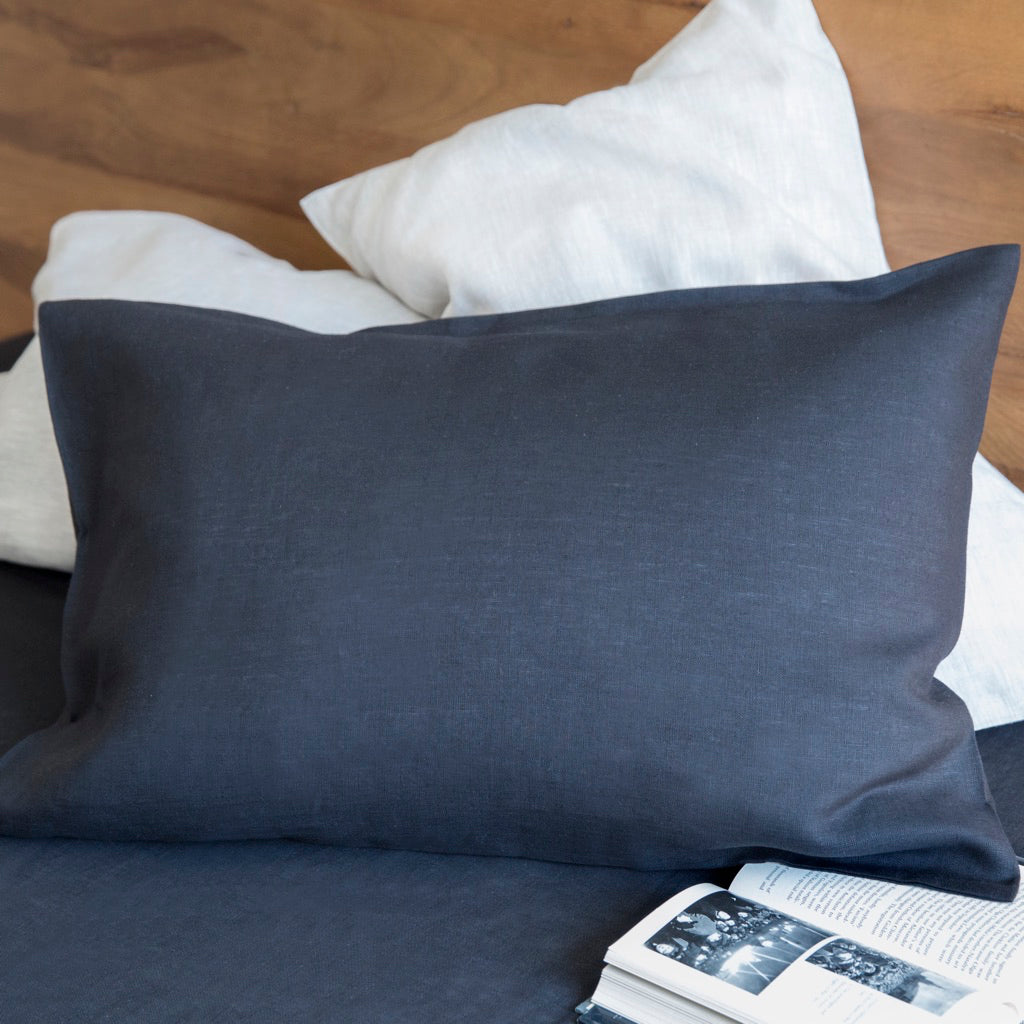 jastucnica-od-lana-tamno-plava