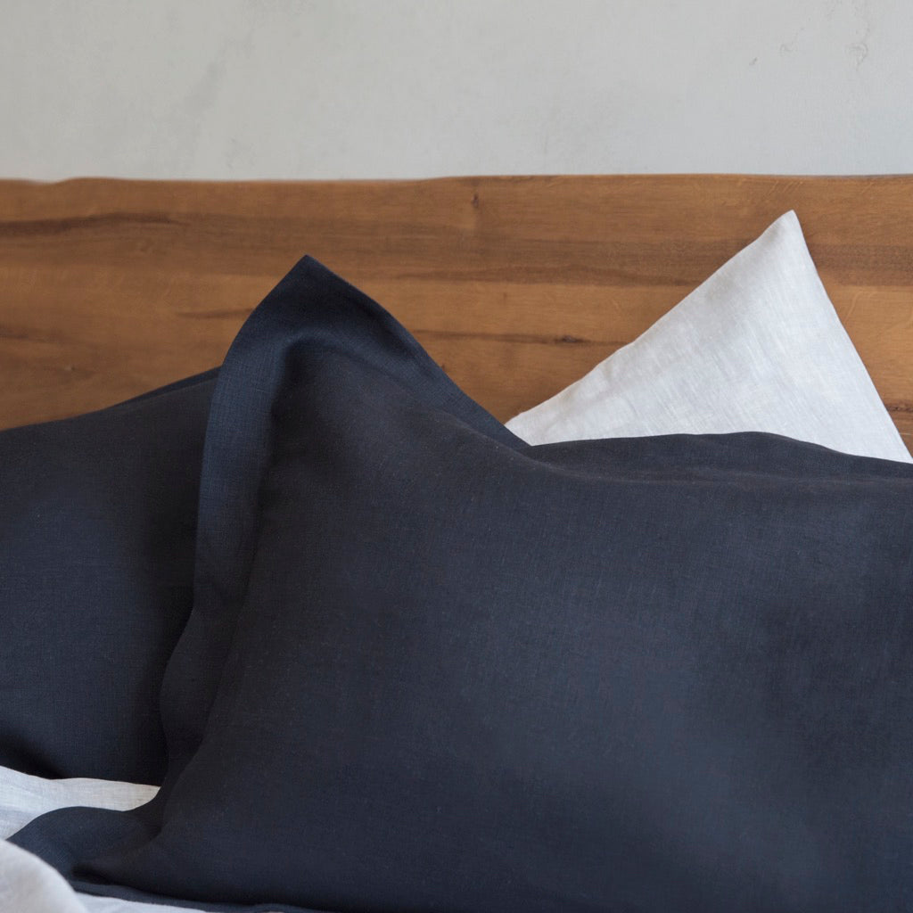 jastucnica-od-lana-tamno-plava
