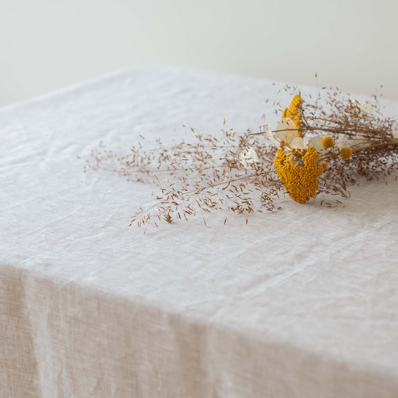 stolnjak-od-lana-sivi