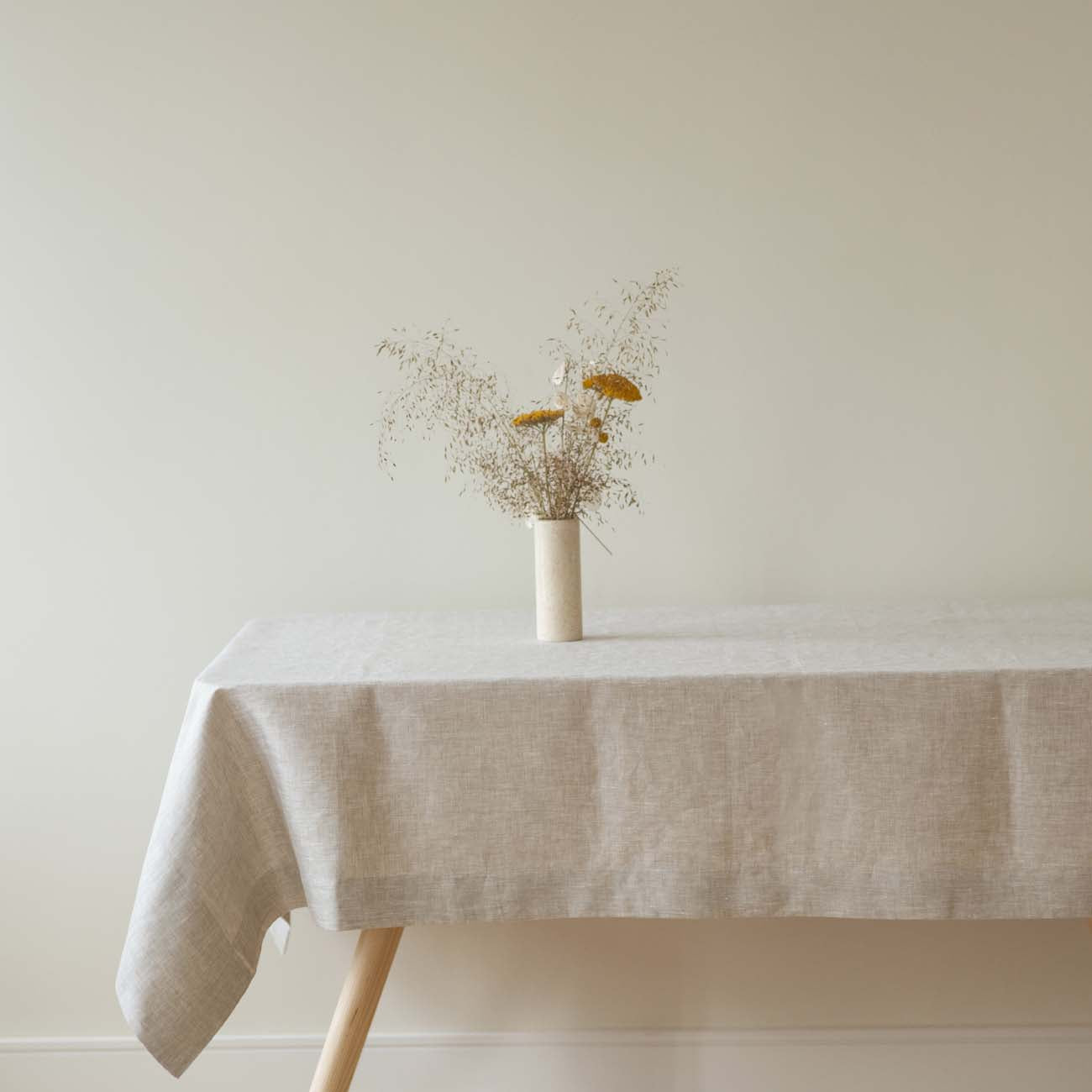 stolnjak-od-lana-sivi