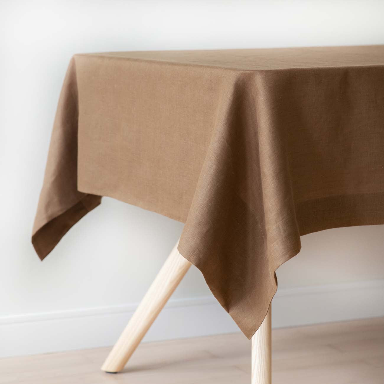 stolnjak-od-lana-braon