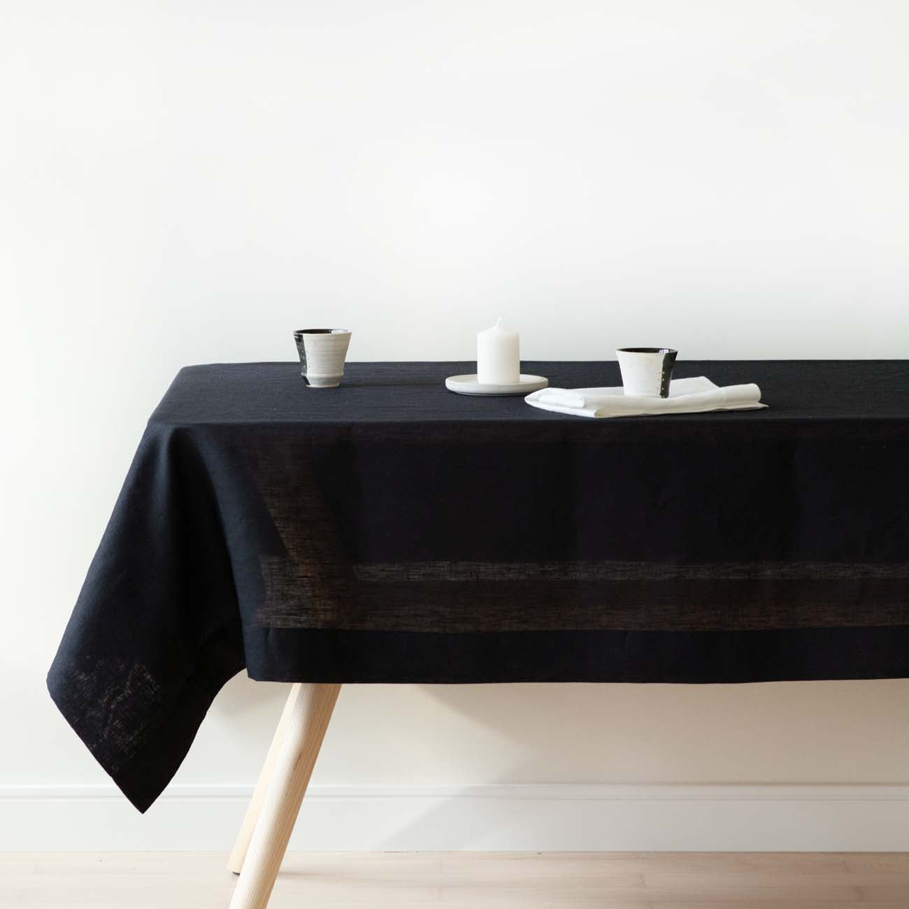 stolnjak-od-lana-crni