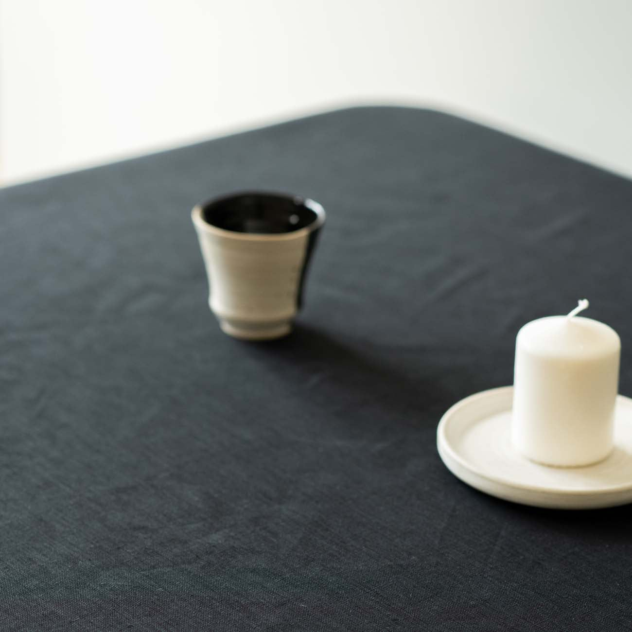 stolnjak-od-lana-crni