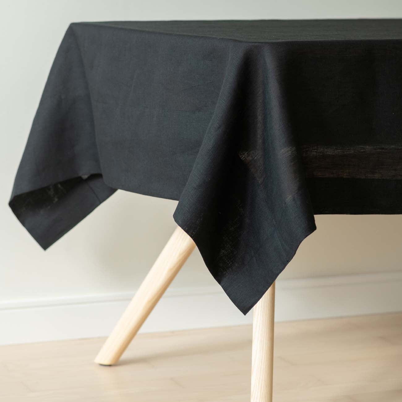 stolnjak-od-lana-crni