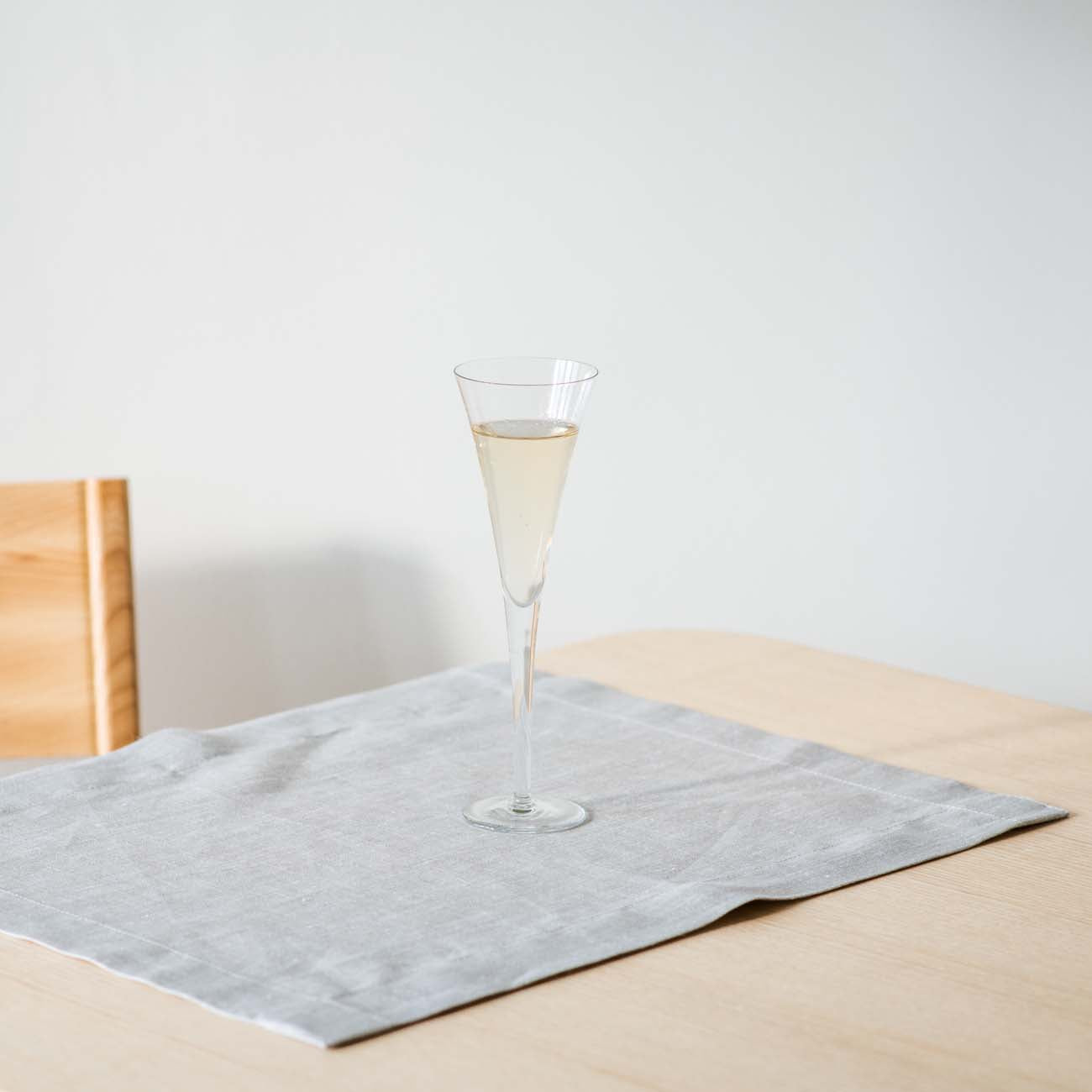 podmetac-za-sto-od-lana-sivi