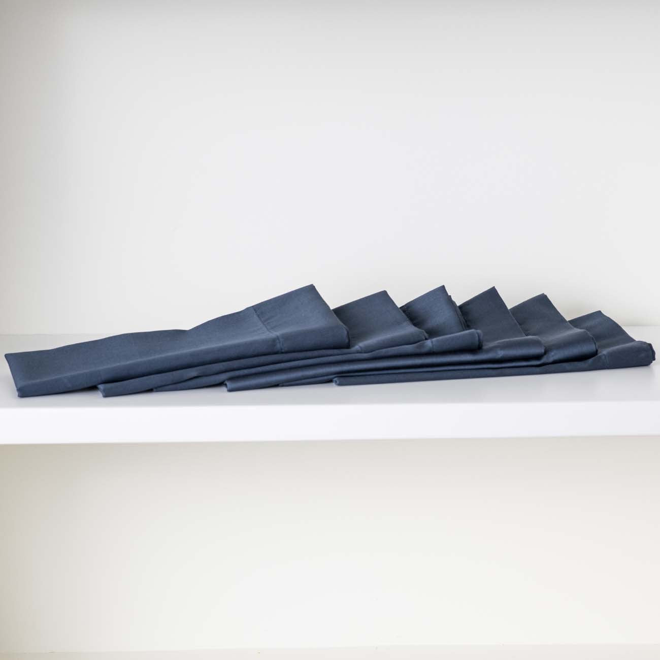 elegantni-podmetac-za-sto-plavi