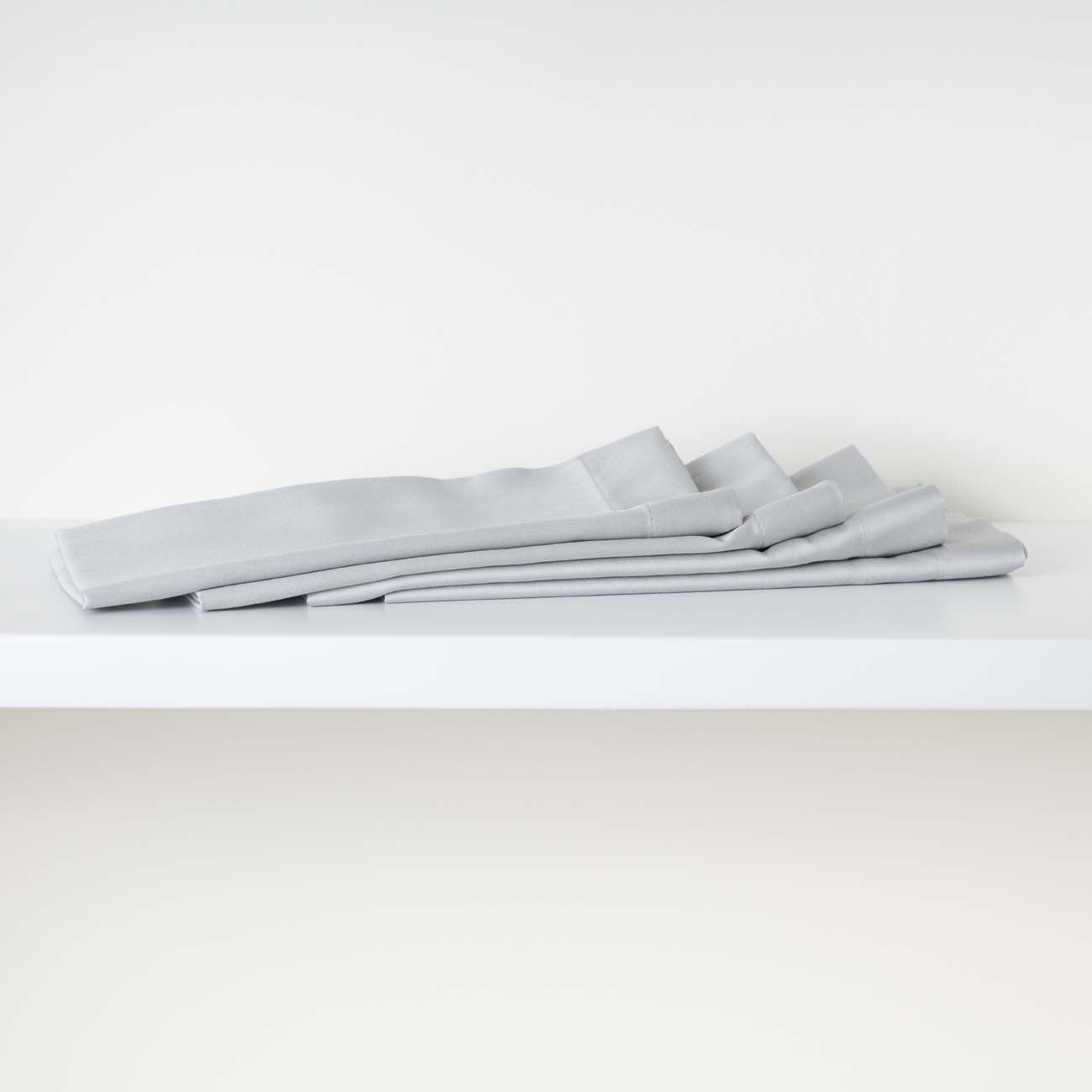 elegantni-podmetac-za-sto-sivi