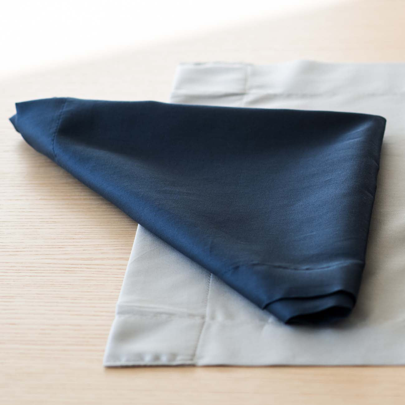 elegantne-salvete-saten-pamuk-plave