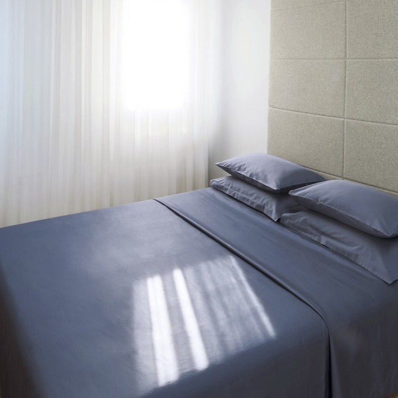 letnji-pokrivac-od-satena-plavi