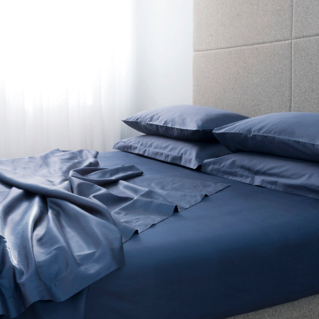 letnji-pokrivac-od-satena-plavi