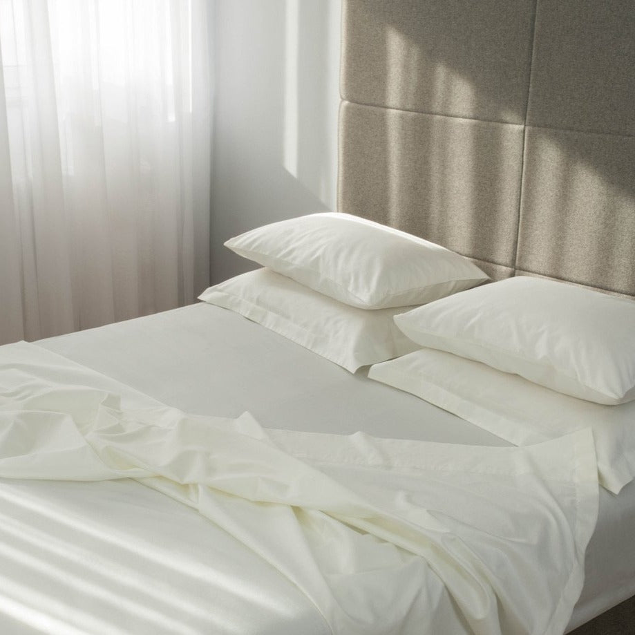 letnji-pokrivac-od-satena-beli